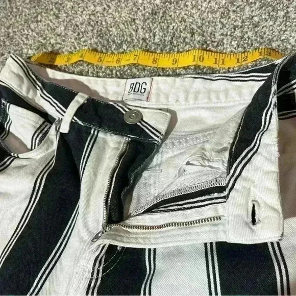 BDG Jeans, Urban Outfitters, Women Size 27 W, Mom, Black & White Striped Jeans - Picture 7 of 9